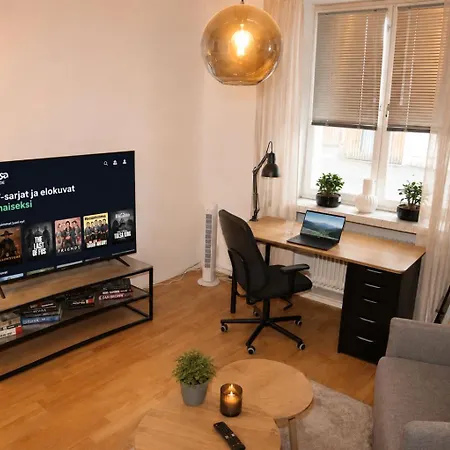 Renovated And Modern In Alppila